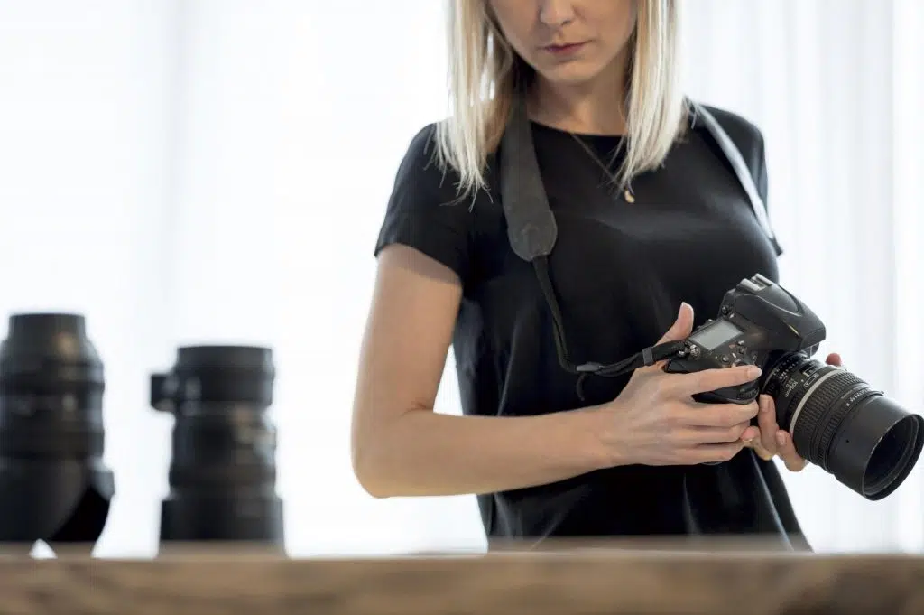 woman holding professional camera lens 1536x1022 1