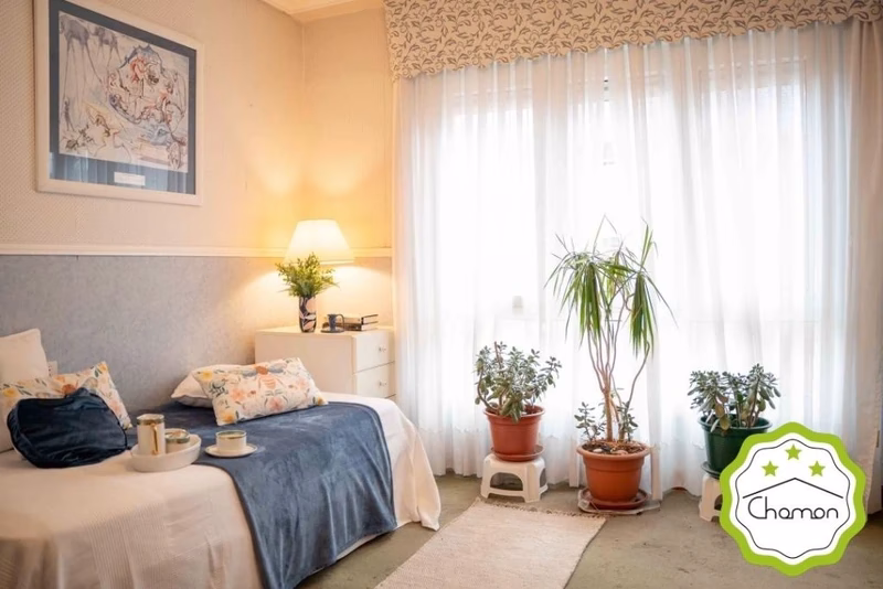 Dormitorio de un piso fotografiado por el equipo de fotografía profesional de Chomón